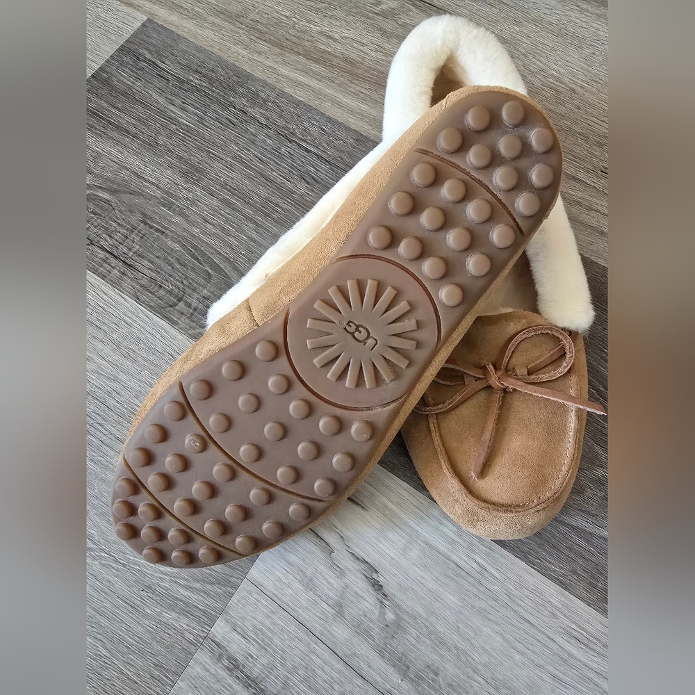 Leather UGG slippers size 9 - Picture 2 of 2